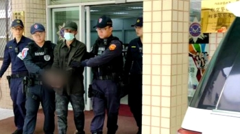 [해외 이모저모] 항공기 랜딩기어에 몰래 탄 외국인 체포