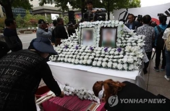탈북민 단체, 탈북모자 장례 또 연기…“통일부와 협상 결렬“