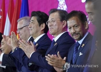 문 대통령 “일본 아베와 대화 시작될 수도 있는 의미있는 만남 가져“