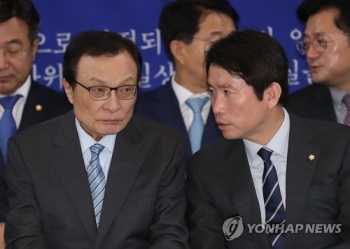 한국당 “청와대 참모 파면“ 공세에 여당 “국회개혁“ 맞불…국회 '삐걱'
