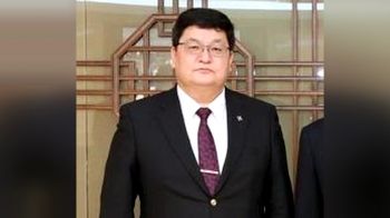 [속보] 경찰, 몽골 헌재소장 '체포 영장 발부' 연행