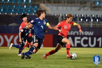 한국 여자축구, U-19 챔피언십 2차전서 일본에 0-2 패… “우리 본 모습 아니었다“