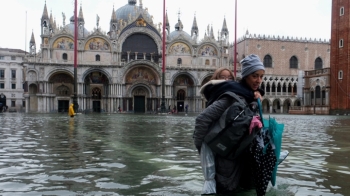 잇단 폭우에 베네치아 또 침수…산마르코대성당도 피해