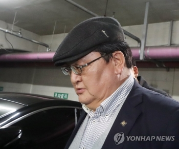 '승무원 성추행' 몽골 헌재소장…벌금 700만원 약식기소