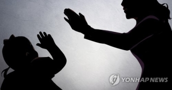 3살 딸 빗자루로 때려 사망…20대 미혼모 구속영장