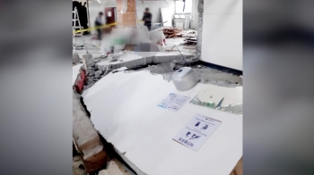 병원 내부공사 중 가벽 붕괴…철거하던 노동자 2명 숨져