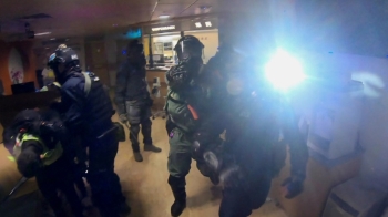 홍콩 경찰, '최후 보루' 이공대 진입…400명 이상 체포