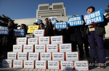 '이재명 선처를'…13만명 서명 탄원서 대법원 제출