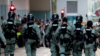 홍콩 경찰, 민심에 '움찔'…'이공대 포위망'은 풀지 않아