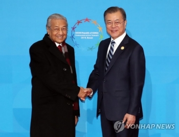 문 대통령, 오늘 마하티르 총리와 정상회담…한·말레이 협력논의