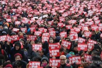 광화문서 1만5천명 전국민중대회…“문재인 정부 개혁 역주행 저지“