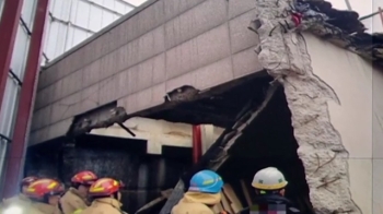 과천서 건물 철거 작업 중 지붕 붕괴…작업자 2명 갇혀 