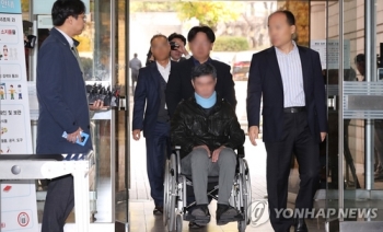 검찰, '웅동학원 채용비리' 뒷돈 전달책 2명 징역형 구형