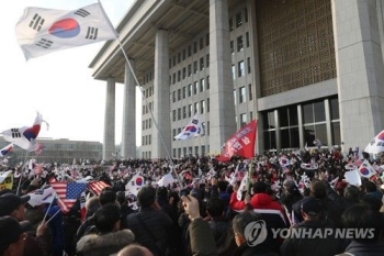 여, 국회 폭력사태 관련 황교안·심재철·조원진 등 경찰 고발