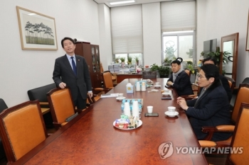 4+1 협의체, '야3당 선거법 합의안' 논의…여당 의총에 '촉각'