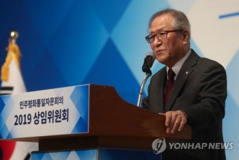 정세현 “미국 비건 방중, 북한 동향 변화때문…비공개 접촉 가능성도“