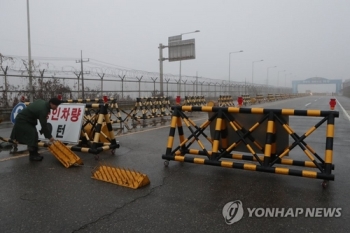 미국 비건 전격 방중…방북 가능성엔 “얘기할 수 없다“