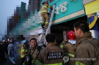 모텔 화재서 투숙객 깨운 '쿵쿵소리'…소방관이 낸 '사이렌'