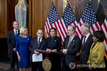 '상원 심리는 언제쯤'…트럼프 탄핵심판 절차 기싸움 '점입가경'