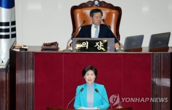 공수처법 필리버스터 자정 종료…여야 '이탈표' 신경전