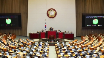 공수처법 본회의 통과…한국당 “의원 총사퇴“ 결의