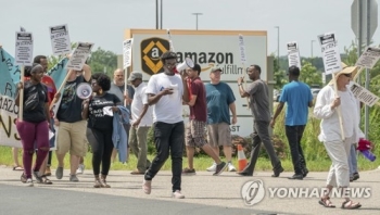 미국 새해 달라지는 것…최저임금 인상·비닐봉지 퇴출·총기규제