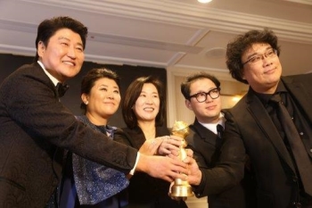 미국 매체 “첫 한국 영화 수상작 '기생충' 골든글로브 역사를 쓰다“