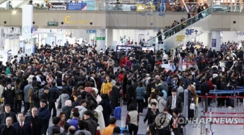 고용안정됐는데 무더기 사표…공항 보안 검색요원에게 무슨 일이