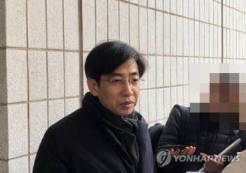 '지하철역 불법촬영' 김성준 전 앵커에 징역 6개월 구형