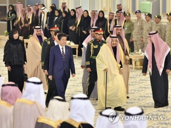아베, 사우디 왕세자와 회담…“중동서 군사충돌 피해야“