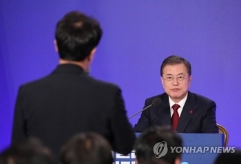 문 대통령 “검찰, 어떤 사건만 열심히 수사하면 신뢰 잃을 것“