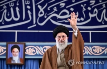 이란 최고지도자, 8년만에 금요대예배 직접 집전