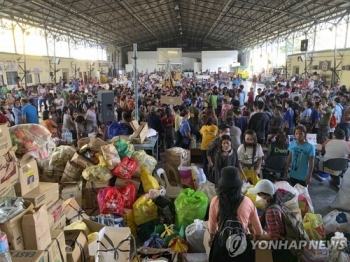 필리핀 화산폭발 이재민 100만명 추산…위험경보 유지