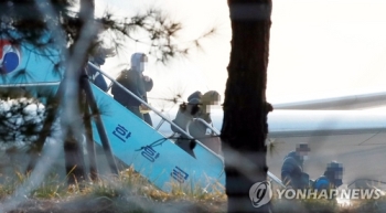 우한서 교민·유학생 367명 귀국…공항 이용객과 '철벽 분리'