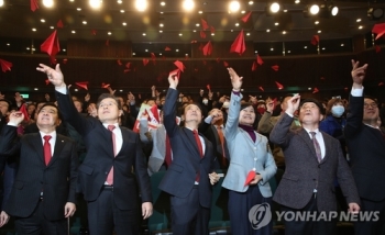 미래한국당 공식 출범…“정권심판 대의 앞에 단일대오“