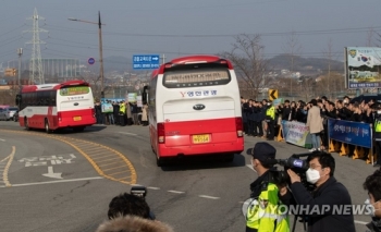 '2차 귀국' 우한 교민 334명 아산 경찰인재개발원서 퇴소