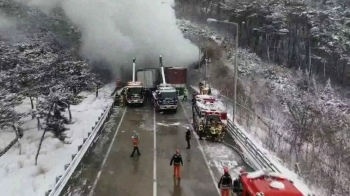 순천~완주고속도로 터널 다중추돌…3명 사망, 30여 명 부상