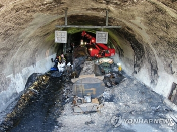 순천∼완주고속도로 터널서 시신 추가발견…사망 5명·부상 43명