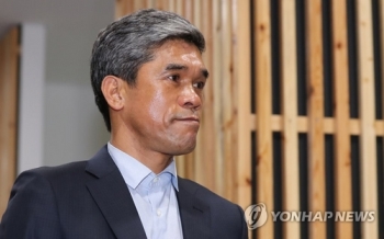'성폭행·횡령' 정종선 전 고교축구연맹 회장 내달 첫 재판