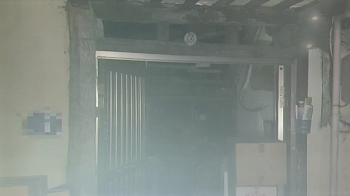 경남 사천 다가구주택 화재…2명 연기흡입·화상