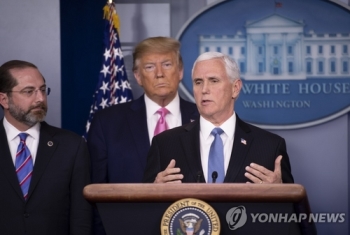 '대응불만' 코로나TF에 '상왕' 앉힌 트럼프…경제수장들도 합류