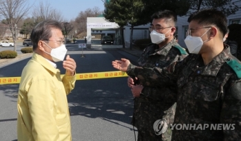 문 대통령, 국군대전병원·간호사관학교 방문…코로나 대응 점검