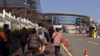 일부 교회들, 일요예배 진행 논란…인근 주민들 '불안'