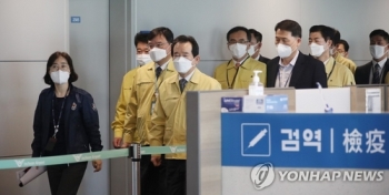 정총리, 인천공항 찾아 특별입국절차 점검…“한치 틈새 없도록“