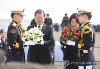 문 대통령, 4·3 추념식 2년만에 참석…“제주, 이제 외롭지 않다“