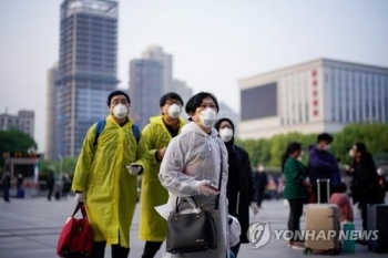 중국 우한 봉쇄 풀었지만…“최대한 도시 밖으로 나가지 말라“