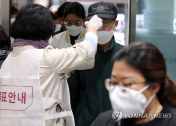 정부 “'총선 앞두고 검사건수 축소' 보도 사실 아냐…강한 유감“