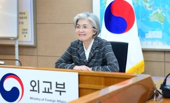 강경화 등 9개국 여성 외교장관 회의…코로나19 여성지원 논의