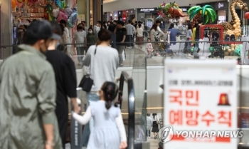 황금연휴 '보복소비' 폭발…백화점·아웃렛 명품·리빙 매출급증