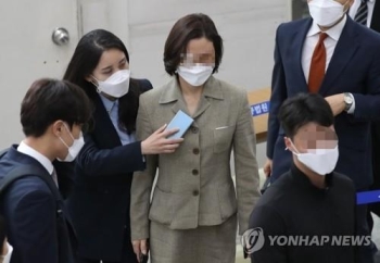 정경심이 연구원 보조금 청구한 학생 “그런 근무 안했다“